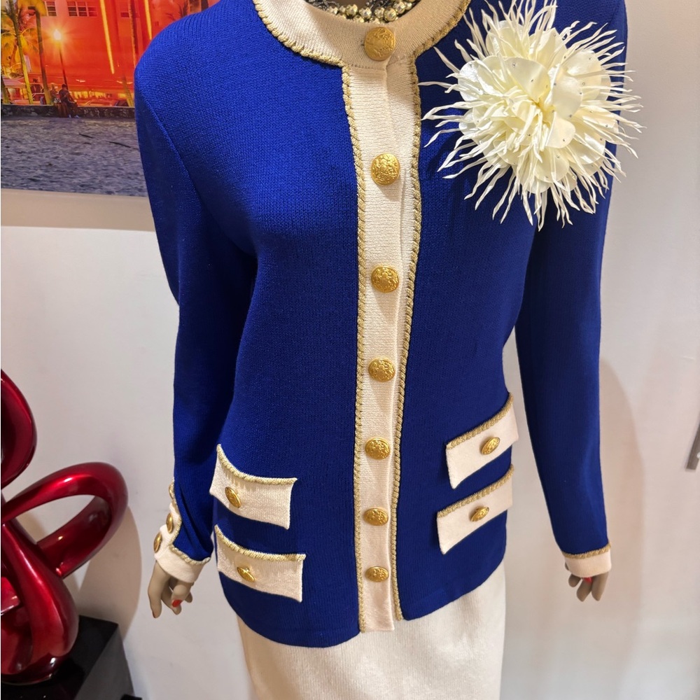 St. John Royal Blue Cream Gold Button skirt suit blazer metallic 8 M elegant cla